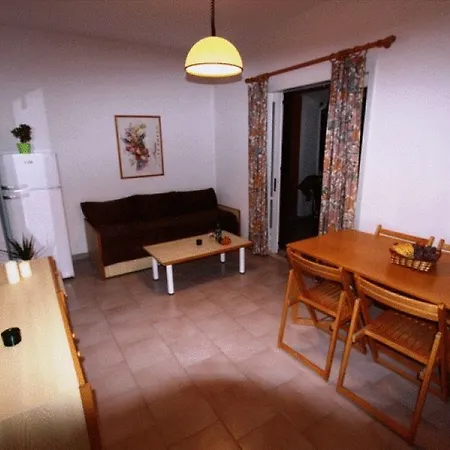 Menigos House