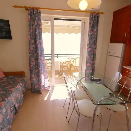Menigos House *